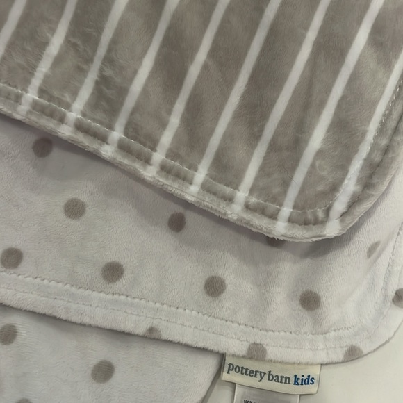 Reversible pottery barn baby blanket 30x40in NWOT - Picture 3 of 3